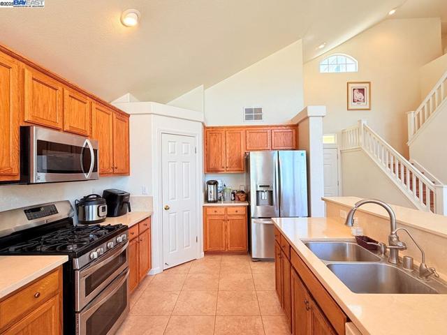 1322 Emerson Dr, Pittsburg CA: https://media.crmls.org/mediaz/0f6f3157-d889-4e0a-ba6b-596d5350c4e0.jpg