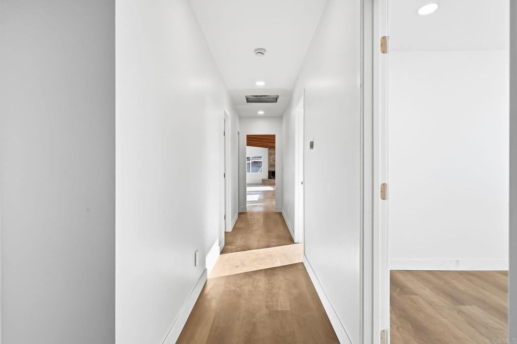 https://media.crmls.org/mediaz/0f6fd8f4-caab-4e70-8413-ef93e21e6854.jpg?preset=X-Large