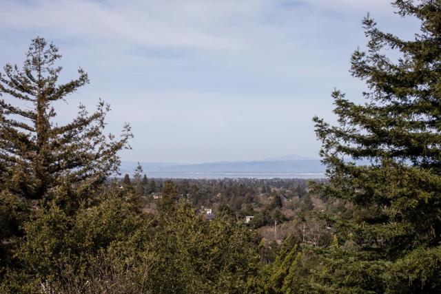 11569 Arroyo Oaks Drive, Los Altos Hills CA: https://media.crmls.org/mediaz/0f702002-701c-4624-b5da-9eee8fdd0981.jpg