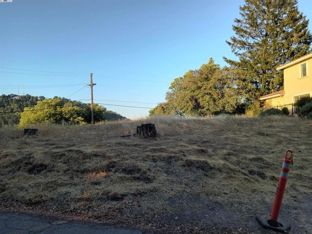 0 Villanova Dr, Oakland CA: https://media.crmls.org/mediaz/0f708e40-593b-4eea-8bd4-c7940487ffe7.jpg