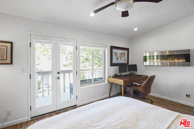 6505 Dume Drive, Malibu CA: https://media.crmls.org/mediaz/0f7166b0-3d66-4df1-a42c-278e1a82cb4e.jpg