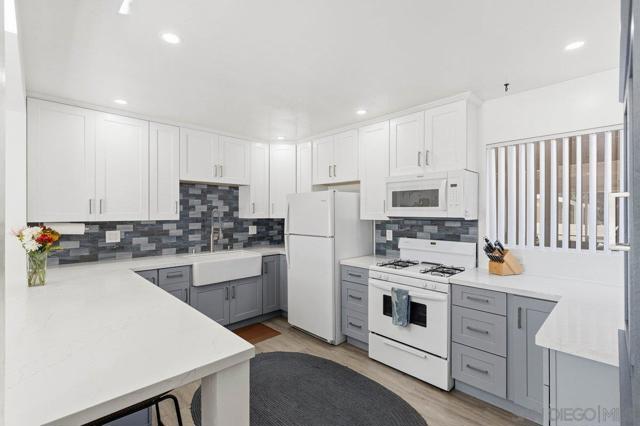 1818 Diamond St, San Diego CA: https://media.crmls.org/mediaz/0f7188c3-9654-4b2e-a4e2-1086ae29adb3.jpg