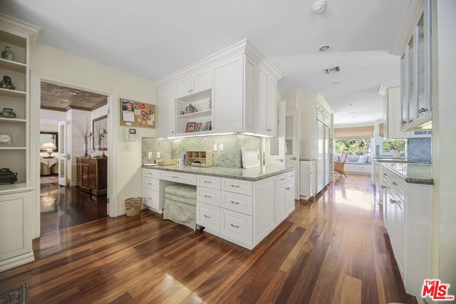 2660 Carman Crest Drive, Los Angeles CA: https://media.crmls.org/mediaz/0f7192b4-f768-48dd-9d80-9504de5fd108.jpg