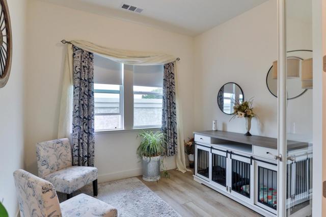 2102 White Oak Drive, Hollister CA: https://media.crmls.org/mediaz/0f71de9f-b634-4dd3-8cfa-5392b8bc3515.jpg