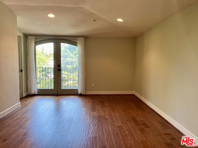 4301 Los Feliz Boulevard, Los Angeles CA: https://media.crmls.org/mediaz/0f724ff7-2980-4ab9-a40d-2c0365e5e7fe.jpg