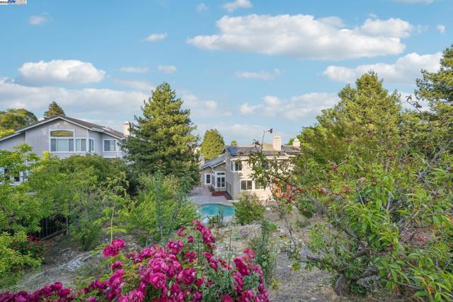 8244 Brittany Dr, Dublin CA: https://media.crmls.org/mediaz/0f725752-15bd-470a-8933-0f028a2f04cf.jpg