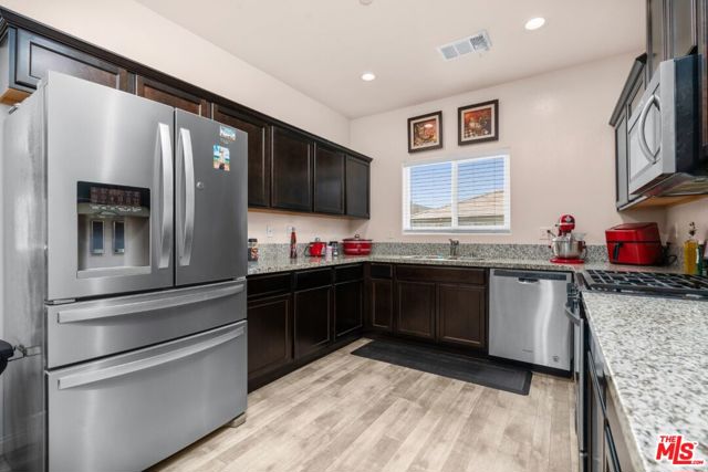3605 Balvicar Drive, Bakersfield CA: https://media.crmls.org/mediaz/0f727df1-465a-4329-be13-0b6870a16849.jpg