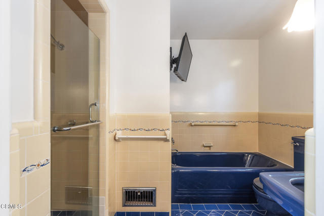 Detail Gallery Image 23 of 36 For 369 W Kenneth Rd, Glendale,  CA 91202 - 4 Beds | 2/1 Baths