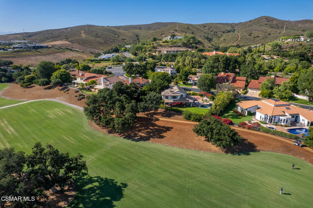 4498 Rayburn Street, Westlake Village CA: https://media.crmls.org/mediaz/0f72ac62-762a-4aa3-a681-173ed545a19e.jpg