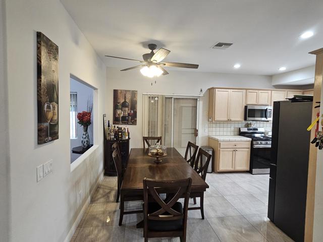 68520 Risueno Road, Cathedral City CA: https://media.crmls.org/mediaz/0f73594e-be9c-4c0a-a20d-e6f1e8e7a78a.jpg