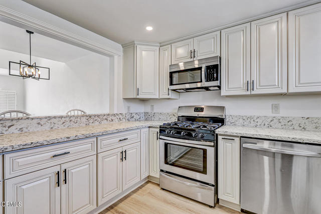 Detail Gallery Image 16 of 48 For 2905 Montrose Ave #610,  La Crescenta,  CA 91214 - 3 Beds | 3 Baths