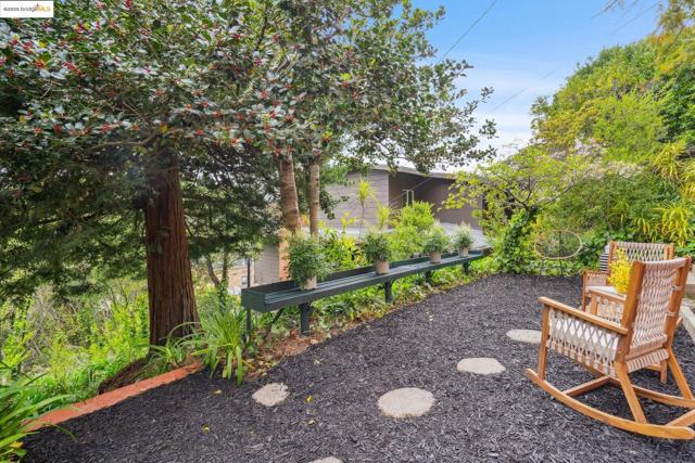 80 Oak Ridge Rd, Berkeley CA: https://media.crmls.org/mediaz/0f746e67-8b32-45fa-94e4-9d7d1c389f4c.jpg
