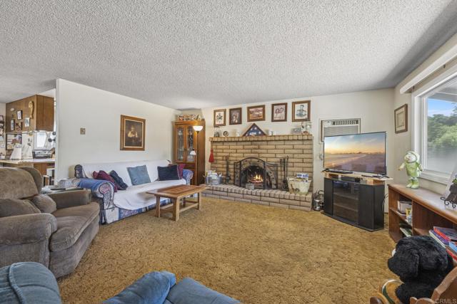 Detail Gallery Image 5 of 41 For 10684 Oak Creek, Lakeside,  CA 92040 - 3 Beds | 2 Baths