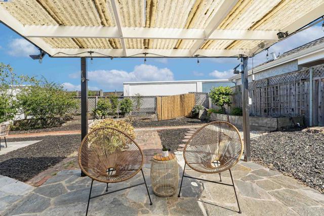 924 Magnolia Dr, Alameda CA: https://media.crmls.org/mediaz/0f74b79f-7a3a-4559-999c-86ae58e6958c.jpg