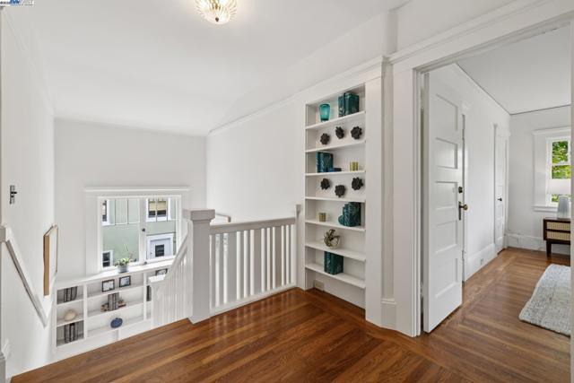 6040 LAWTON AVENUE, Oakland CA: https://media.crmls.org/mediaz/0f757125-301e-4806-ba5b-b1d13447562e.jpg