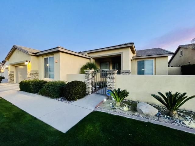 81449 Avenida Romero, Indio CA: https://media.crmls.org/mediaz/0f757f12-e7de-498e-bf4e-9d168f0231d6.jpg