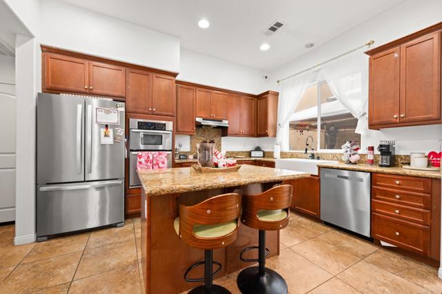 Detail Gallery Image 15 of 41 For 1683 Kincaid Ave, Chula Vista,  CA 91913 - 4 Beds | 4 Baths