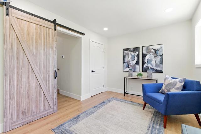 19157 Parsons Ave, Castro Valley CA: https://media.crmls.org/mediaz/0f761fcf-6eb8-43c6-853a-2196c2602a0b.jpg
