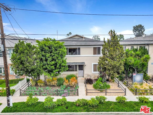 13453 Moorpark Street, Sherman Oaks CA: https://media.crmls.org/mediaz/0f768f68-b08e-486c-919b-460333ebd6f1.jpg