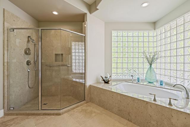 306 Loch Lomond Road, Rancho Mirage CA: https://media.crmls.org/mediaz/0f76ac57-1b3b-46ed-8d8f-fedde17adede.jpg