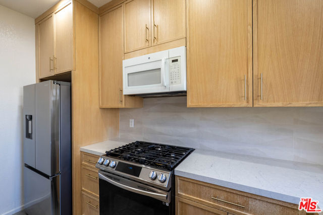 5135 Zelzah Avenue, 305 photo 9