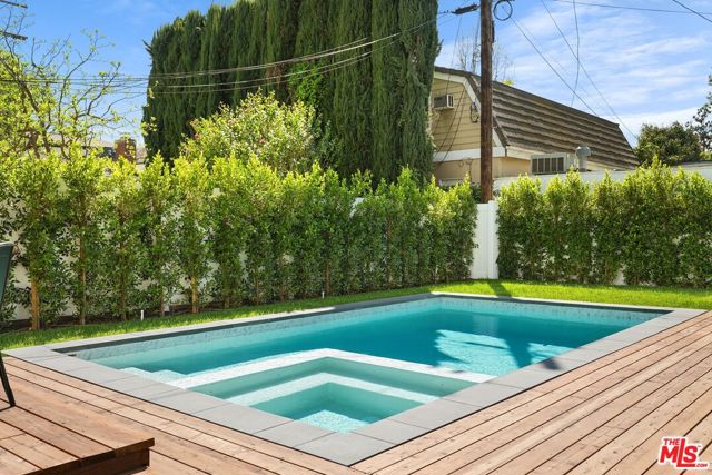 4153 Vantage Avenue, Studio City CA: https://media.crmls.org/mediaz/0f774983-49b0-4902-8484-109cf7bf2415.jpg