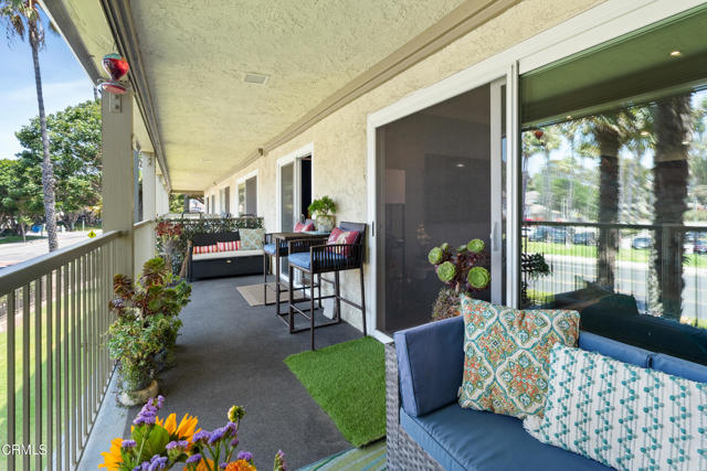 542 Ebbtide Circle, Port Hueneme CA: https://media.crmls.org/mediaz/0f776e56-b5bb-4292-8421-1e4dab69dee2.jpg