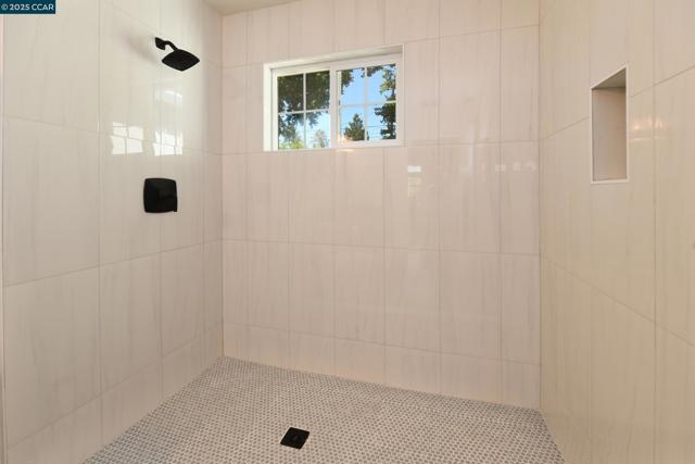 1818 Granada Dr, Concord CA: https://media.crmls.org/mediaz/0f7890d9-9c50-4a1e-83c2-6447d887b101.jpg
