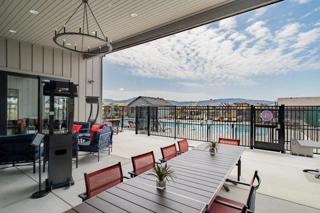 2008 White Oak Drive, Hollister CA: https://media.crmls.org/mediaz/0f7894eb-49b4-4634-8798-c3513319610f.jpg