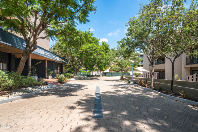 Detail Gallery Image 3 of 49 For 4499 via Marisol #124, Los Angeles,  CA 90042 - 2 Beds | 1 Baths