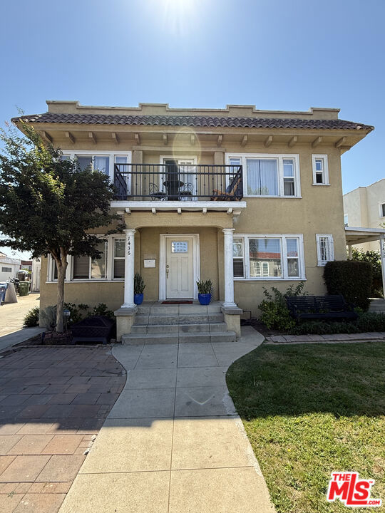1436 S Norton Avenue, Los Angeles CA: https://media.crmls.org/mediaz/0f78e2fe-d304-4de2-9825-ec6872ce0d8a.jpg