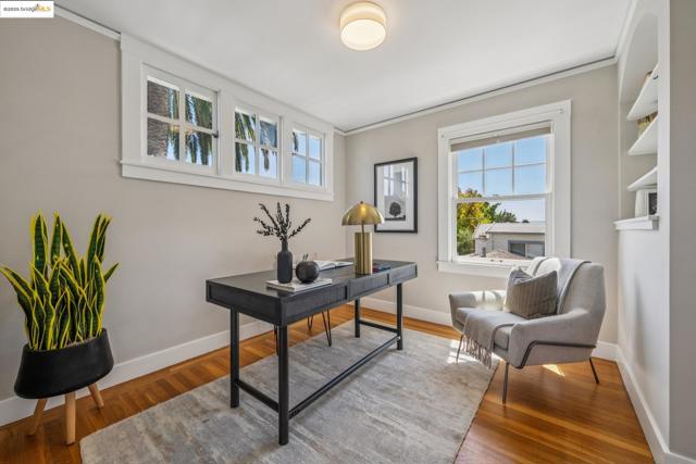 749 Mckinley Ave, Oakland CA: https://media.crmls.org/mediaz/0f79194e-30a9-402e-b530-6493f1b33ef7.jpg