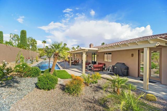 69806 Camino Pacifico, Rancho Mirage CA: https://media.crmls.org/mediaz/0f79bf35-6093-4d71-b08a-521a36a90d6f.jpg