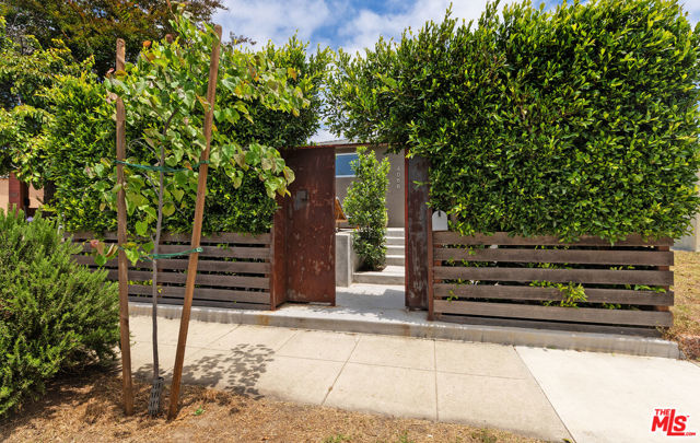 4066 Alla Road, Los Angeles CA: https://media.crmls.org/mediaz/0f7a7df8-4c1e-4470-8ca1-b6cd9212ac36.jpg
