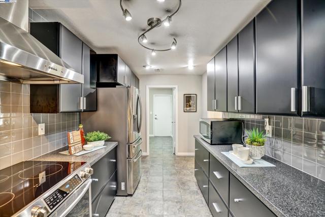 30 San Vicente Ct, Danville CA: https://media.crmls.org/mediaz/0f7a9482-e847-4477-a06d-d523bdb3f818.jpg