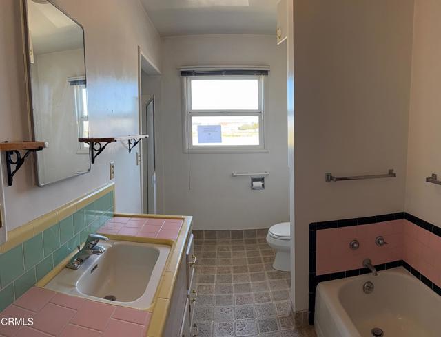 Detail Gallery Image 12 of 15 For 327 S Franklin St, Fort Bragg,  CA 95437 - 2 Beds | 1/1 Baths