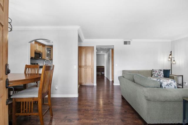 5037 Los Morros Way, Oceanside CA: https://media.crmls.org/mediaz/0f7b2430-24e2-48bd-bdfc-09b5f4262e52.jpg