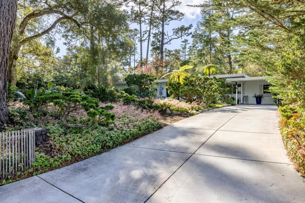 4058 El Bosque Drive