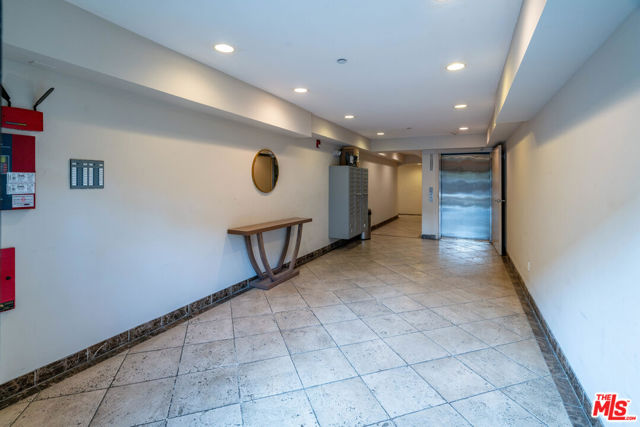 118 S Clark Drive, West Hollywood CA: https://media.crmls.org/mediaz/0f7bab74-79d3-4214-8627-f20b19cca3d2.jpg