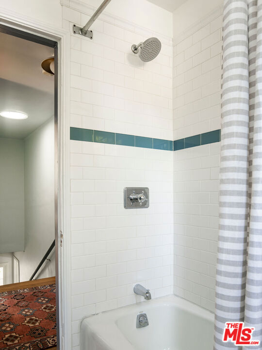131 S Arden Boulevard, Los Angeles CA: https://media.crmls.org/mediaz/0f7c0256-d2e4-4b8f-a81b-2896891fcce0.jpg
