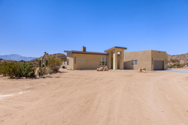 7852 Pinon Drive, Yucca Valley CA: https://media.crmls.org/mediaz/0f7c1f0f-93f0-4450-9a4e-37d11c9b2539.jpg