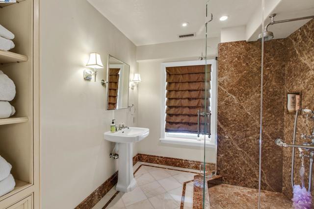 797 Las Olas Dr, Aptos CA: https://media.crmls.org/mediaz/0f7cd674-7047-4e6d-9397-b9be6647b156.jpg