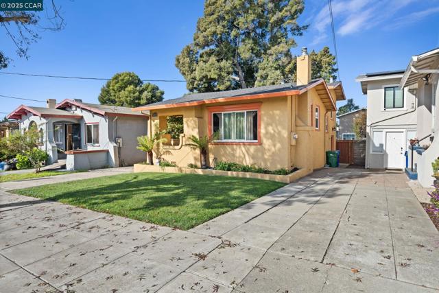 Image 3 of 46 For 2427 35th Ave