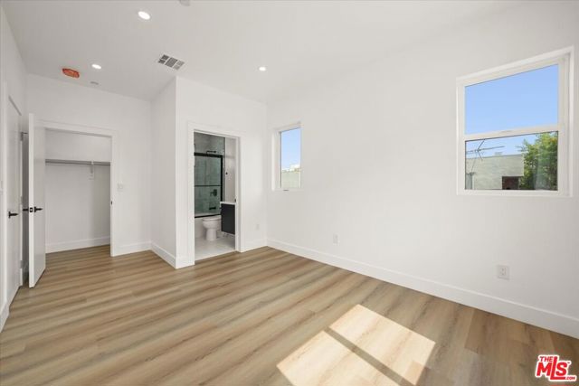 910 N Hudson Avenue, Los Angeles CA: https://media.crmls.org/mediaz/0f7d5f30-3743-4534-93b0-db5b20cd8a4e.jpg