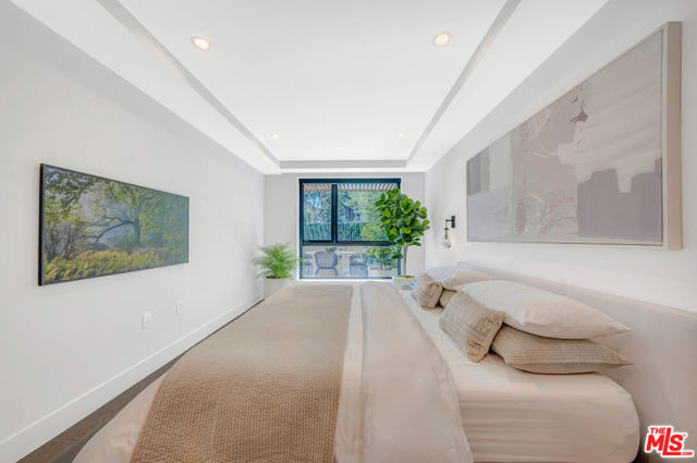 724 N Croft Avenue, Los Angeles CA: https://media.crmls.org/mediaz/0f7db1bd-b1ea-4368-800f-f68a4cbb47b7.jpg