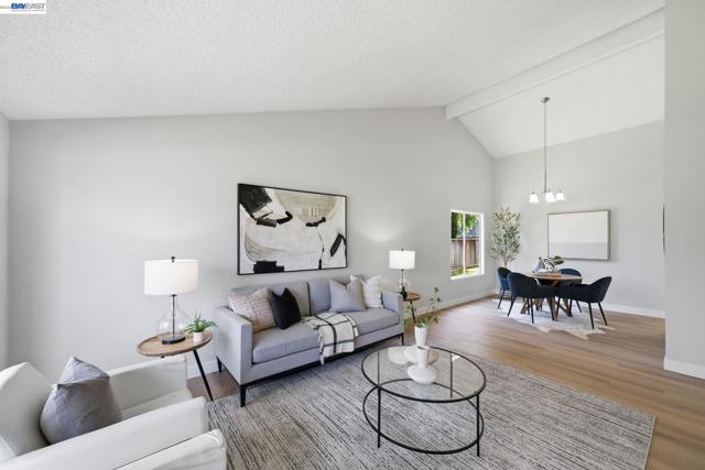 Image 3 of 47 For 5981 Skylinks