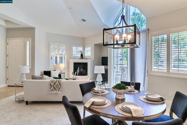 136 Sugarloaf Ct, Alamo CA: https://media.crmls.org/mediaz/0f7e424f-d69e-4da0-956a-c409c37f038c.jpg