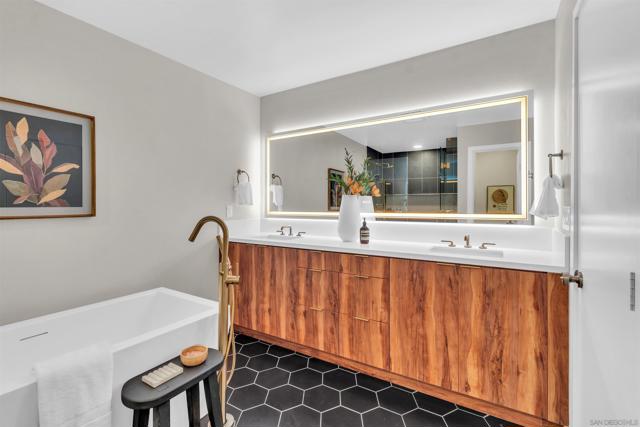 13070 Roundup Ave, San Diego CA: https://media.crmls.org/mediaz/0f7eaf88-ceb6-447f-9991-d7a556d948c9.jpg