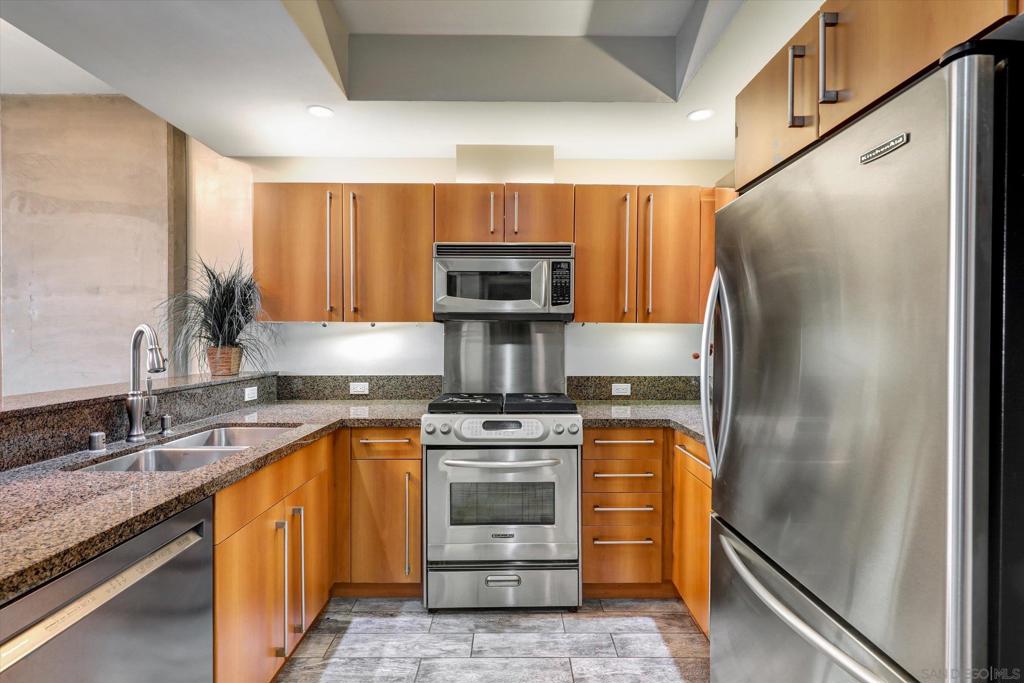 350 11th Ave - photo 3