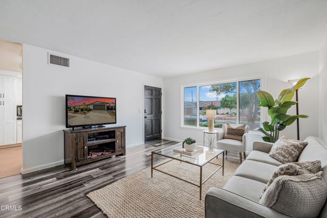 Detail Gallery Image 5 of 36 For 1892 Dunnigan St, Camarillo,  CA 93010 - 3 Beds | 2 Baths